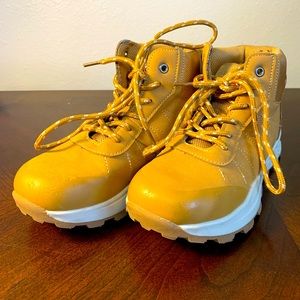 Ecko Unlimited Boys Youth Size 4 Leather Boots! Great Boots!